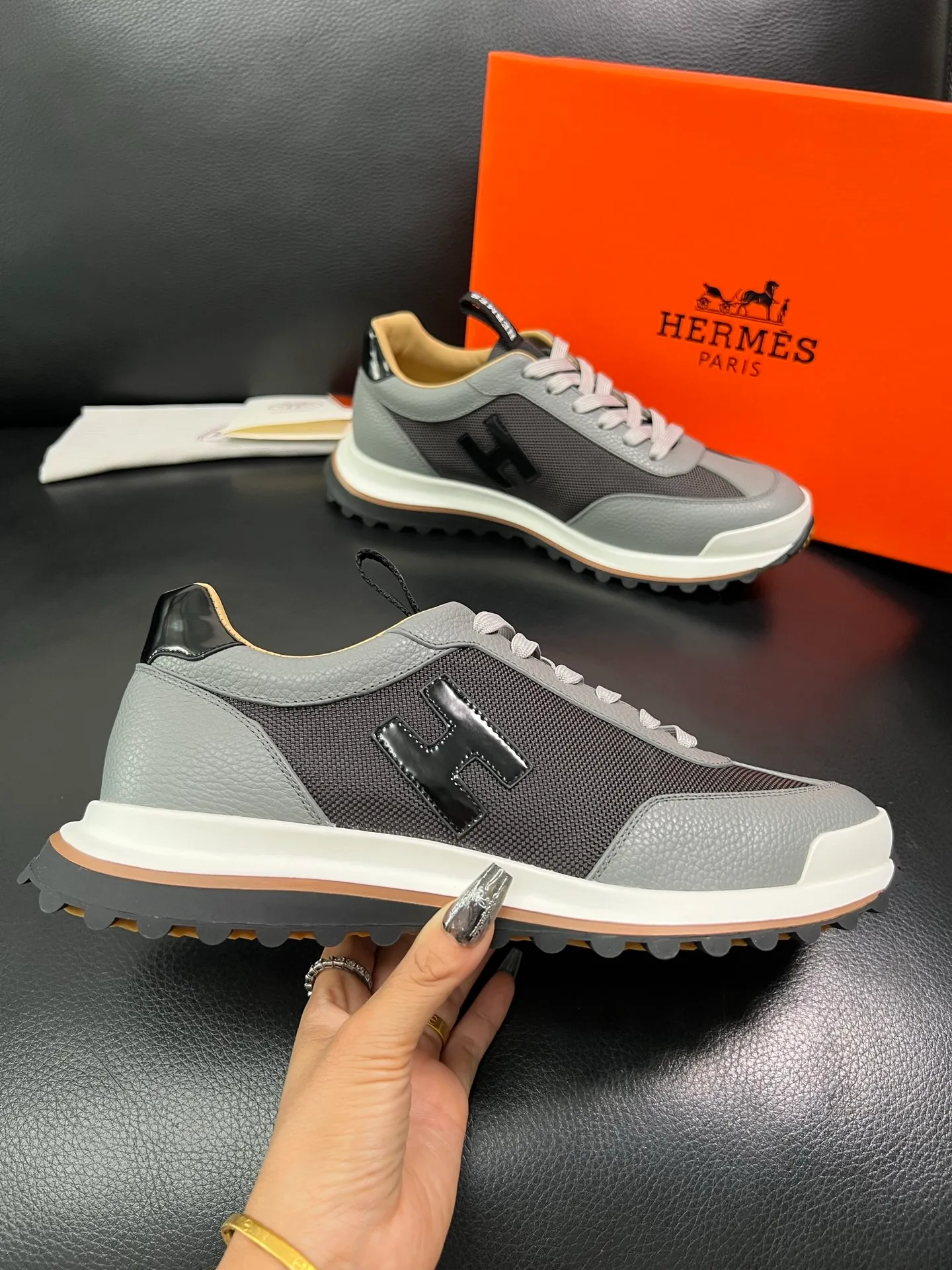 Men's shoes 💰800 Hermes top purchasing Hermes counters are on sale at the same time with original factory configuration, original cowhide imported from Italy and mesh fabric, high-quality splicing technology, fully imported water-dyed cowhide lining, soles: original soles specially provided by the original factory are super comfortable, the original factory follows the order and high quality, you can enter and exit the counter at will, you are welcome to compare and synchronize with the counter, code number 39-44 (customized 38 45) 85863